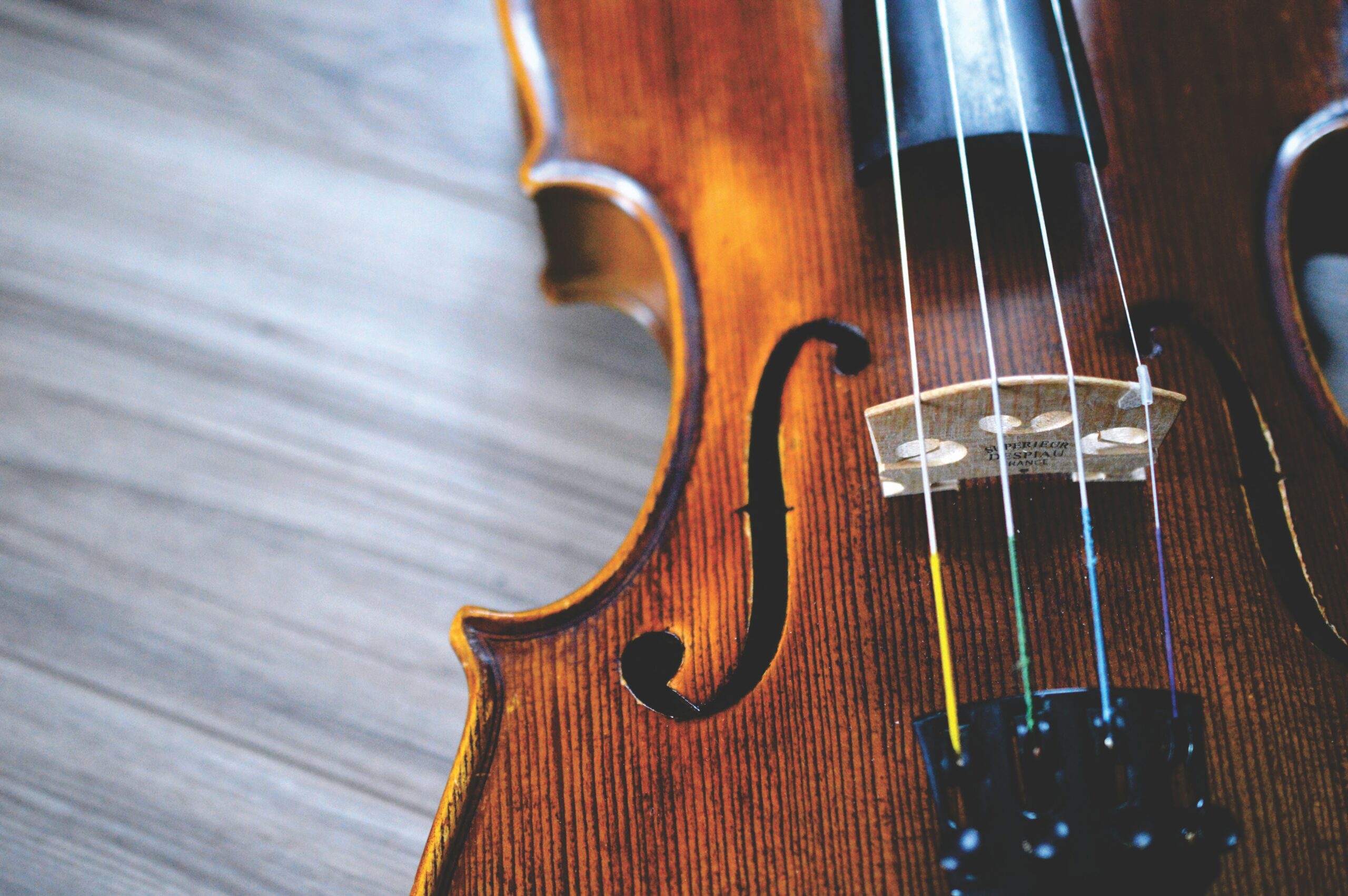 A generic background picture of a violin.